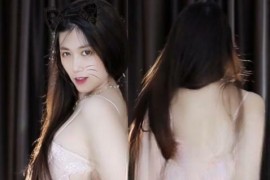 CC丨妍菲吃饱饱 付费群定制热舞 情趣丁字 2V 7分 